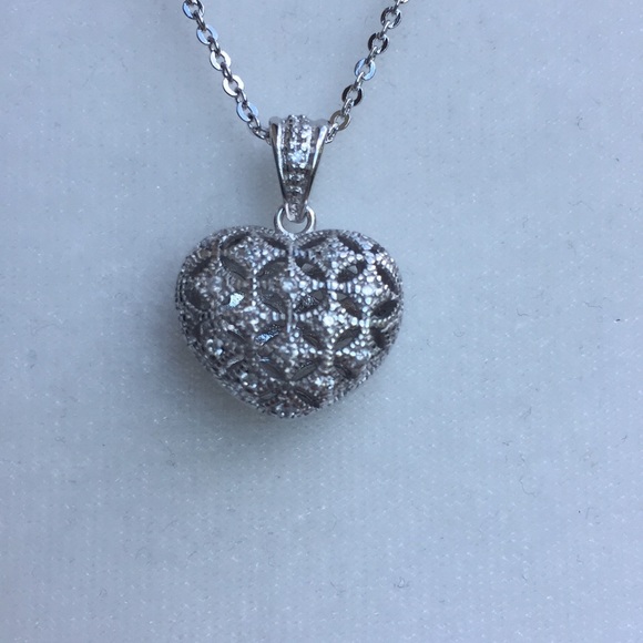 BEAUTIFUL CZ HEART LOCKET PENDANT NECKLACE - Picture 4 of 6